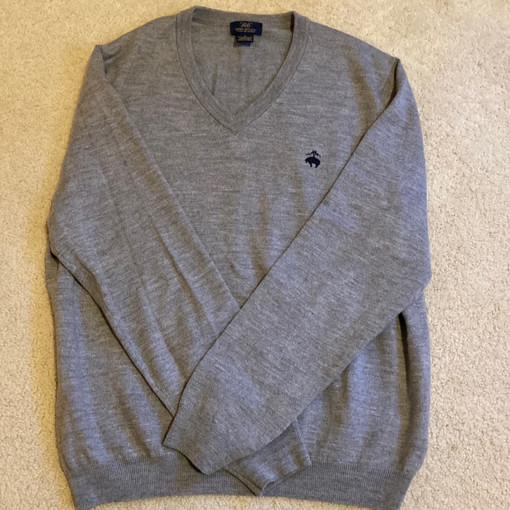 Brooks Brothers 346 Large Extra Fine Merino Wool Gray Sweater VNeck Mens